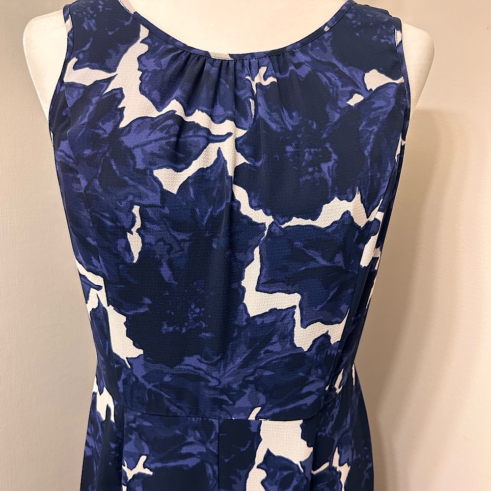 Talbots sleeveless dress.   Size 6     NWT